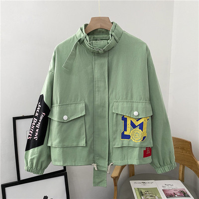 Őszi széldzseki mintával