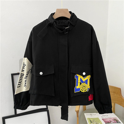 Őszi széldzseki mintával