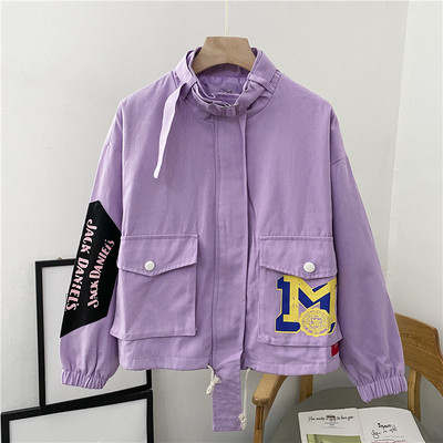 Őszi széldzseki mintával