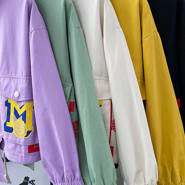 Őszi széldzseki mintával