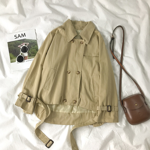 Naiste sügisjope klassikalise kraega - asümmeetriline mudel