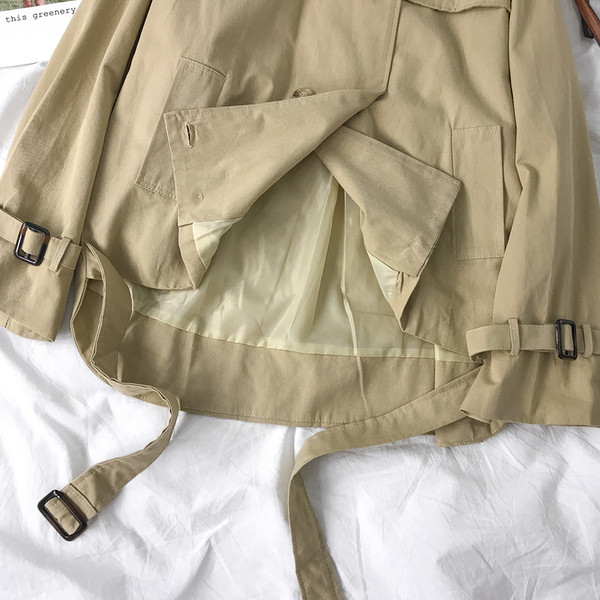 Naiste sügisjope klassikalise kraega - asümmeetriline mudel