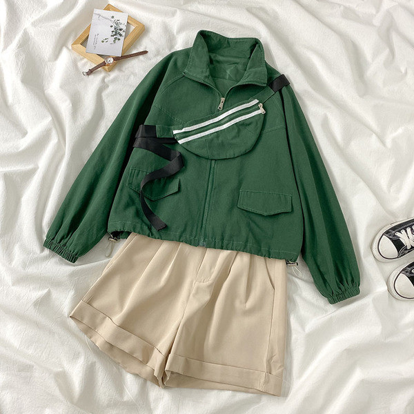 Női kabát cipzárral és zsebekkel - széles modell