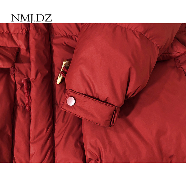 Női téli kabát széles modell kapucnival és gombokkal