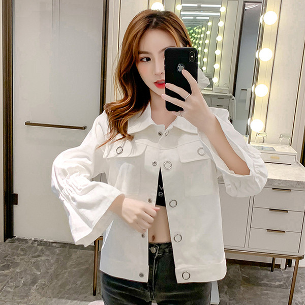 Μοντέρνο γυναικείο μπουφάν με μανίκια λωτού και γιακά