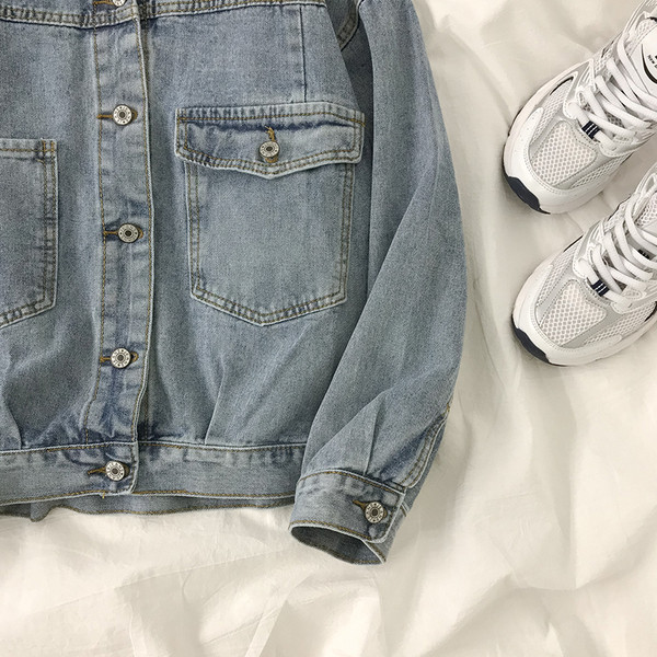 Naiste vabaaja nööpide ja taskutega teksajakk