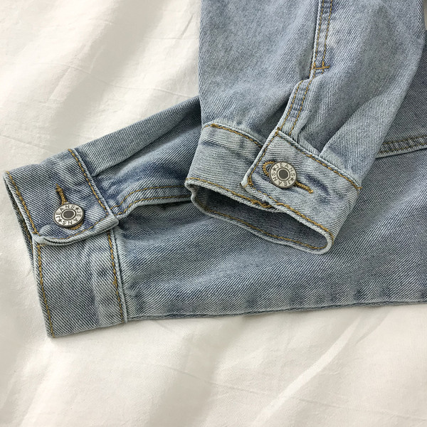 Naiste vabaaja nööpide ja taskutega teksajakk