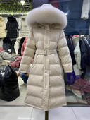 Γυναικείο μπουφάν με μεσαίο μήκος, ζώνη και γούνα στο γιακά