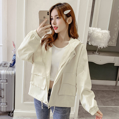 Naiste vabaaja jakk kapuutsi ja taskutega - lühike mudel