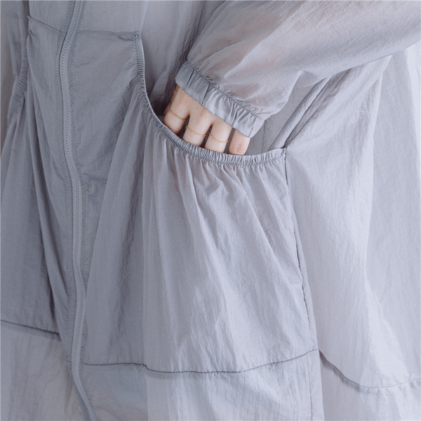 Naiste õhuke jakk taskutega kapuutsiga