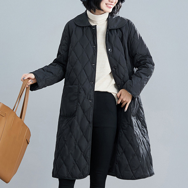 Pikk naiste jakk nööpide ja kraega