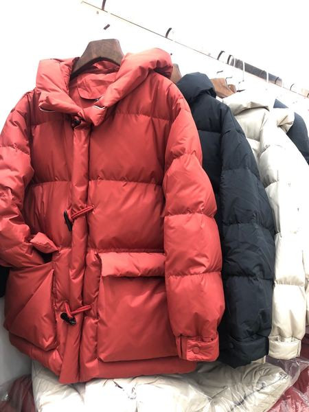 Naiste sügistalvine jope kapuutsiga ja taskutega - lühike mudel