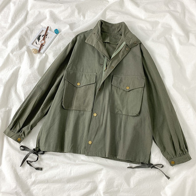 Naiste sügisjope taskute ja nööpidega