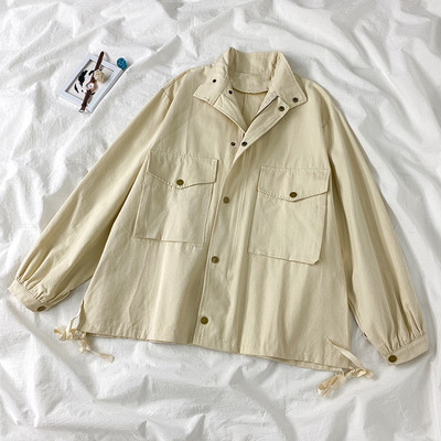 Naiste sügisjope taskute ja nööpidega