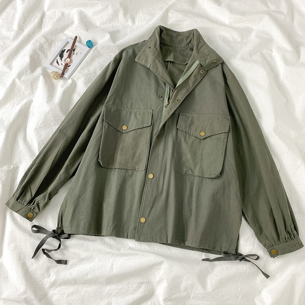 Naiste sügisjope taskute ja nööpidega