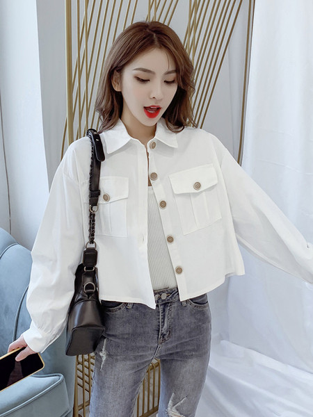 Napi rövid női kabát klasszikus gallérral és hosszú ujjal