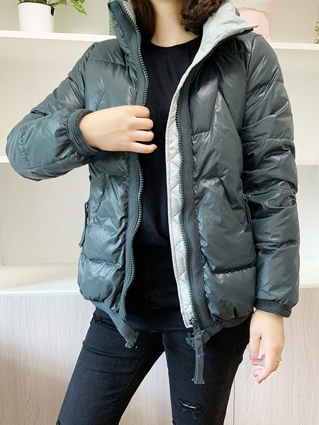 Női téli kabát magas gallérral