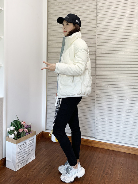 Női téli kabát magas gallérral