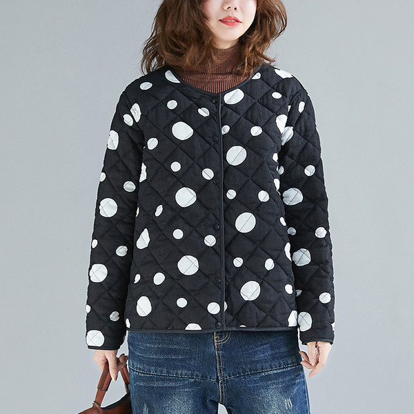 Lühike naiste kahepoolne nööpide ja spitsikaelusega jakk