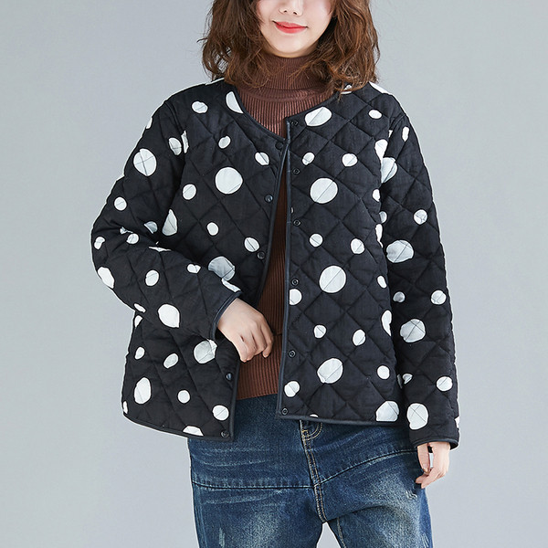 Lühike naiste kahepoolne nööpide ja spitsikaelusega jakk