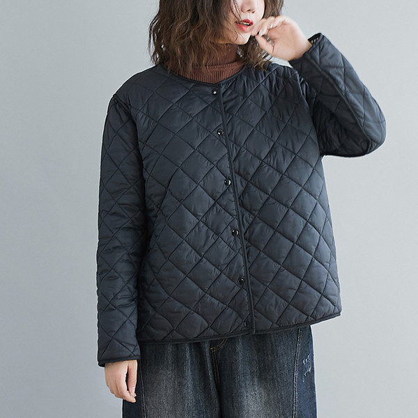 Lühike naiste kahepoolne nööpide ja spitsikaelusega jakk