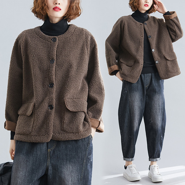 Gombos, hosszú ujjú női kabát