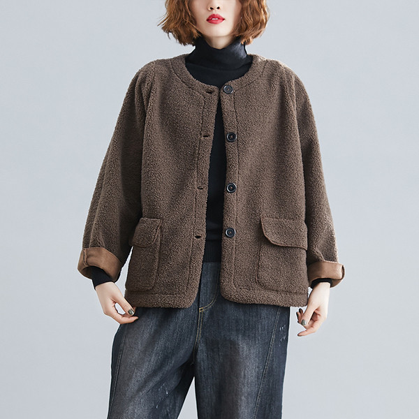 Gombos, hosszú ujjú női kabát