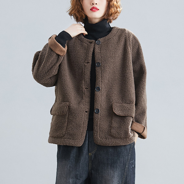 Gombos, hosszú ujjú női kabát