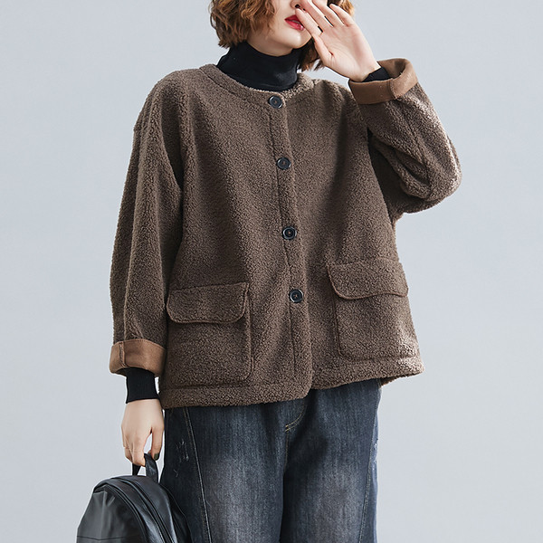 Gombos, hosszú ujjú női kabát