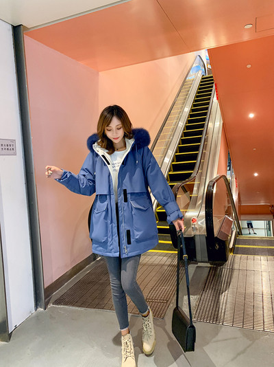 Naiste talvejope suurte taskute ja udusulega kapuutsiga