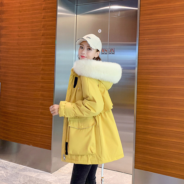 Naiste talvejope suurte taskute ja udusulega kapuutsiga