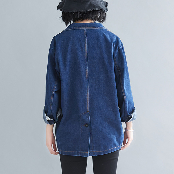 Naiste nööpide ja taskutega teksajakk