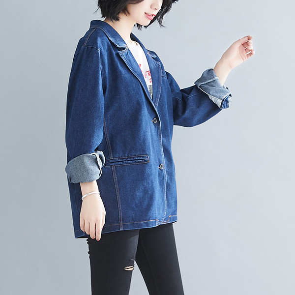 Naiste nööpide ja taskutega teksajakk