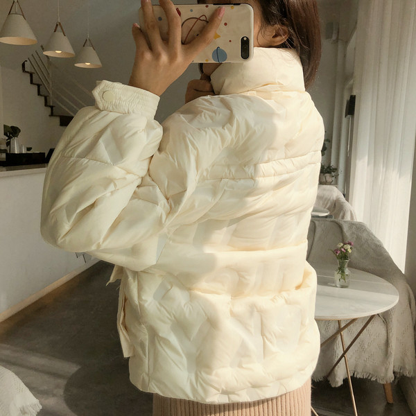 Laia mudeli kõrge kraega talvejope