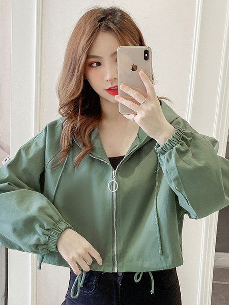 Naiste vabaaja lühike kapuutsiga ja pikkade varrukatega jope