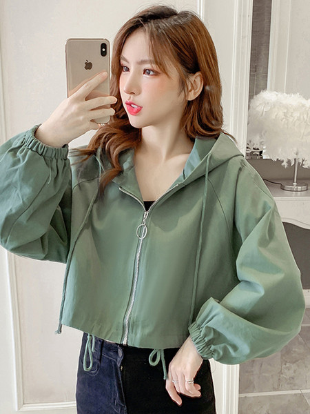 Naiste vabaaja lühike kapuutsiga ja pikkade varrukatega jope