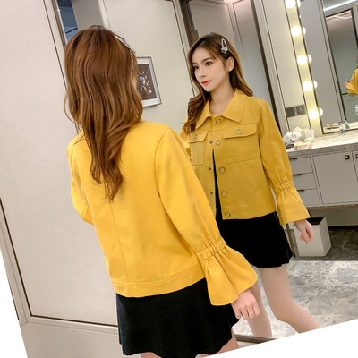 Moodne naiste jope lootose varrukate ja nööpidega