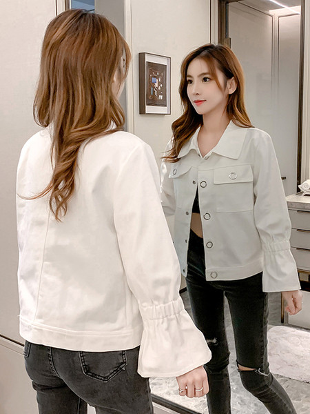 Moodne naiste jope lootose varrukate ja nööpidega