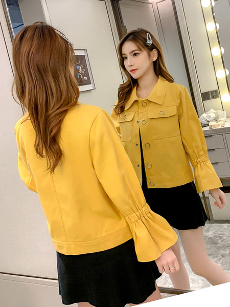 Moodne naiste jope lootose varrukate ja nööpidega