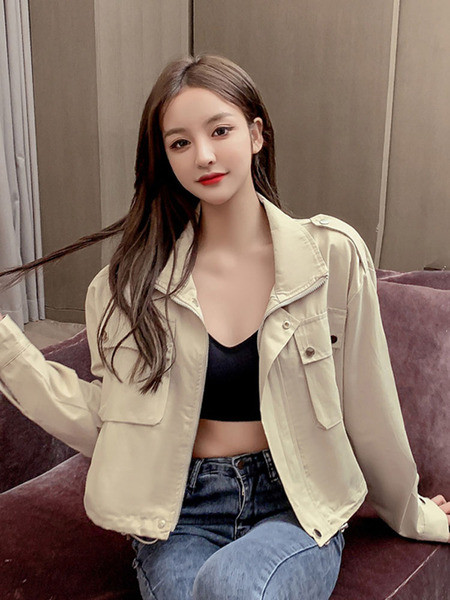 Női alkalmi kabát zsebekkel - széles modell