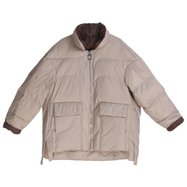 Széles modell téli kabát hasítékokkal