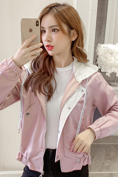 Női sportdzseki kapucnival és hosszú ujjal