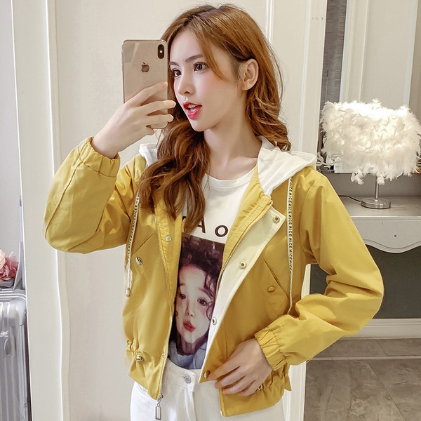 Női sportdzseki kapucnival és hosszú ujjal