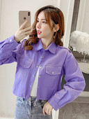 Női alkalmi rövid kabát gallérral és gombokkal