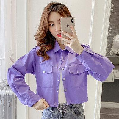 Női alkalmi rövid kabát gallérral és gombokkal