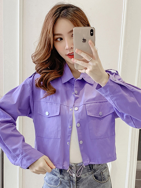 Női alkalmi rövid kabát gallérral és gombokkal