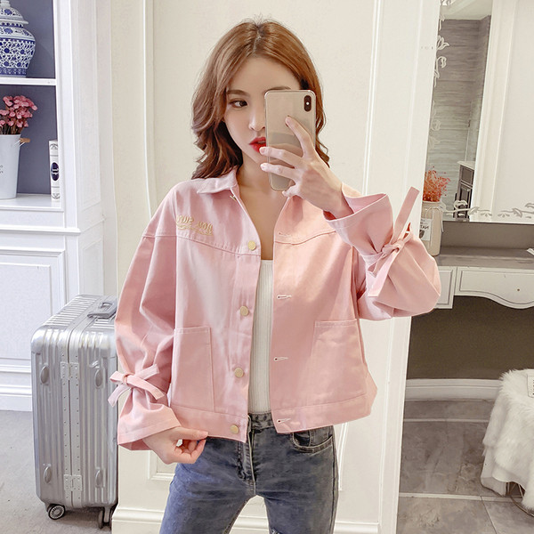 Moodne naiste jakk tikandite ja nööpidega