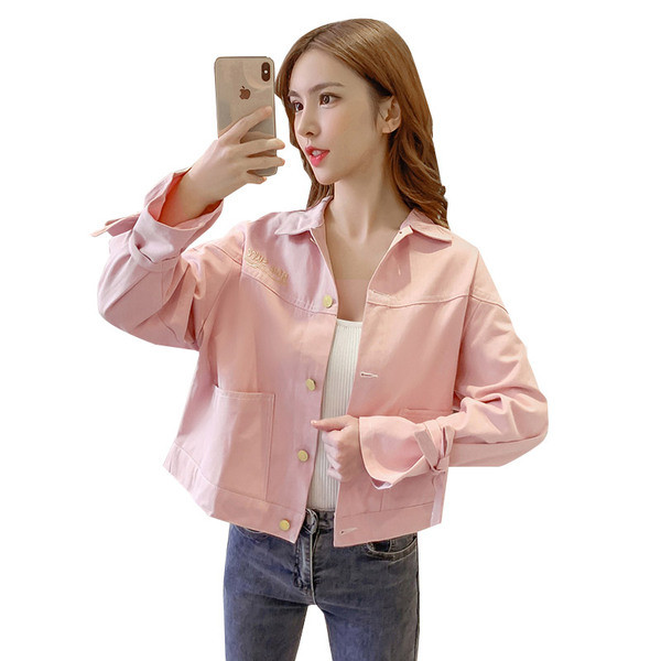 Moodne naiste jakk tikandite ja nööpidega