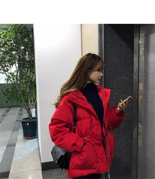 Női téli kabát elasztikus derékkal és zsebekkel