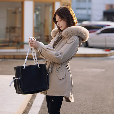 Γυναικείο χειμερινό μπουφάν με γούνα και κουκούλα